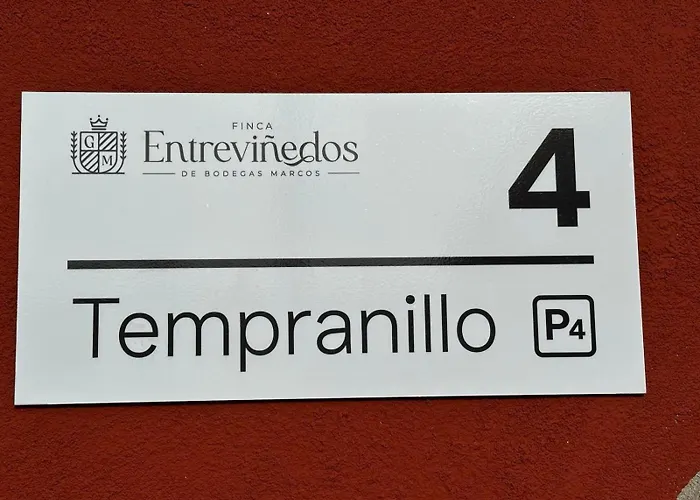 Entrevinedos De Bodegas Marcos * Peñafiel